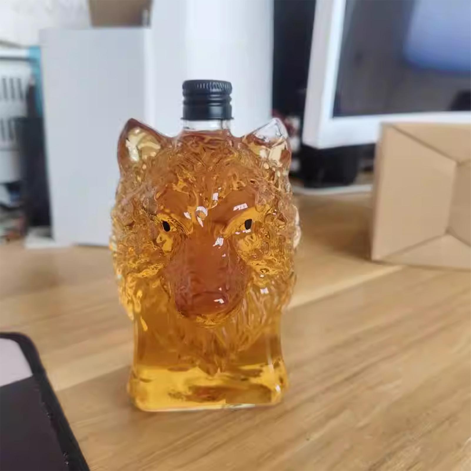 Vintage Collectible Bottles - Butelka whisky w kształcie wilka, kieliszek
